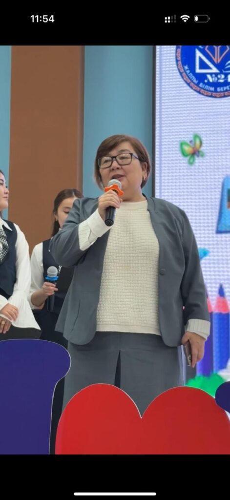 Бүгін мектебімізде “Білім басы бастауышта қаланар, білімменен әлемге жол салынар” атты бастауыш сыныптар апталығының салтанатты ашылуы өтті